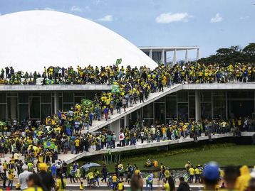 Invasores do Congresso foram identificados por dados que eles mesmos cederam