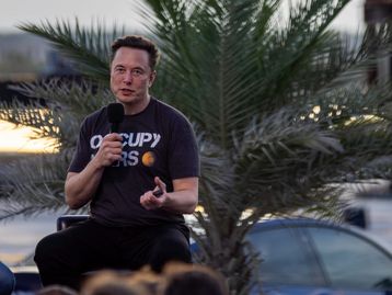 Elon Musk quer convencer Tim Cook a reduzir taxas da App Store