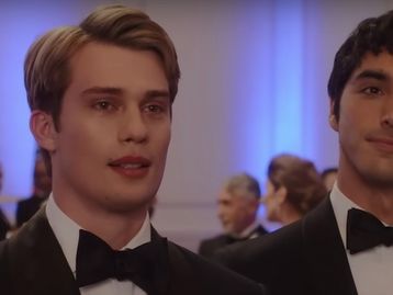 Vermelho, Branco e Sangue Azul: conheça o livro que inspirou o filme