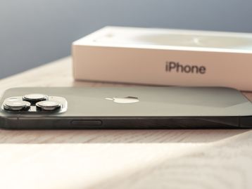 Apple deve aumentar velocidade de recarga do iPhone 15 com porta USB-C