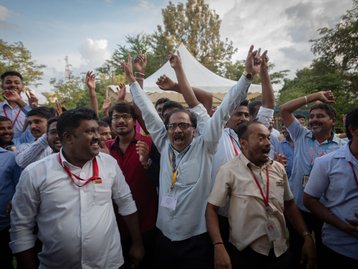 Chandrayaan-3: Índia se torna o primeiro país a pousar no polo sul da Lua; veja