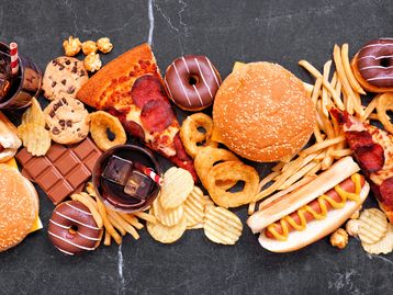 Novo medicamento pode impedir ganho de peso mesmo ao comer ‘porcaria’, diz estudo