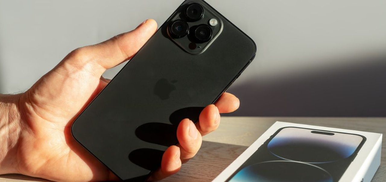 iPhone Ultra deve trazer recurso de câmera 3D compatível com o Apple Vision Pro, segundo rumor