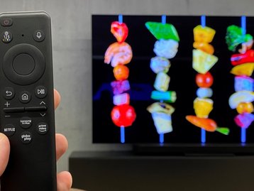 Samsung redobra aposta em TVs gigantes no Brasil com novas QLED de 98' e OLED de 77'