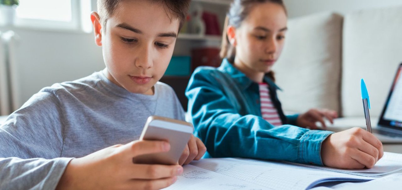 Celular em sala de aula: vantagens nos processos de aprendizagem