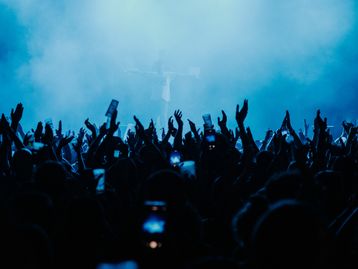 Como evitar golpes na compra de ingressos para shows?