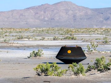 Nave da NASA volta à Terra com maior amostra de asteroide já feita