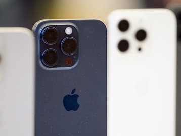 Traseira de vidro do iPhone 15 Pro Max quebra em teste de resistência