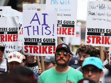 Greve dos roteiristas de Hollywood chega ao fim nesta quarta (27); veja novos termos