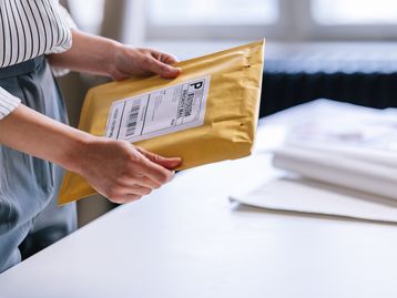 Como pagar a taxa dos Correios para encomendas internacionais?