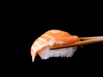 É seguro comer sushi? Saiba o que se esconde nessa iguaria
