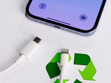 Apple: multa de R$ 100 milhões por vender iPhone sem carregador é anulada