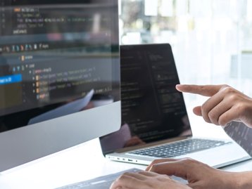 Alura oferece curso gratuito e imersivo sobre JavaScript; veja como se inscrever