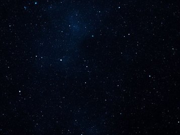 Por que o espaço sideral é escuro, mesmo repleto de estrelas? A ciência responde!
