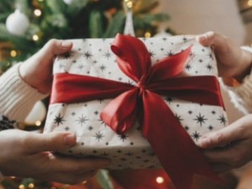 Presentes de Natal na Casas Bahia: celulares, fones de ouvido, Smart TVs e mais