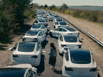 Elon Musk responde cena polêmica com Teslas no filme O Mundo Depois de Nós