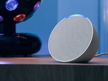 Amazon dá desconto de até R$ 200 na linha Echo e Alexa ganha interações de Natal