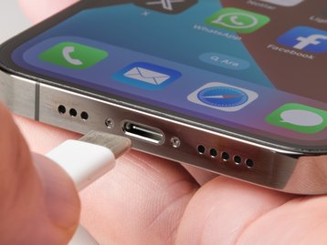 iPhone 15 Pro Max: cabo USB-C genérico derrete durante recarga