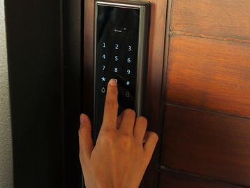 Fechaduras Digitais em oferta na Amazon: até 64% de desconto em modelos Positivo, Intelbras, Steck e outros