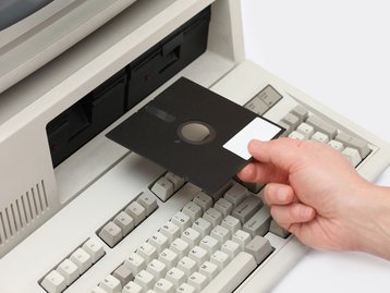 Só agora governo do Japão vai abandonar o uso de disquetes e CD-ROMs