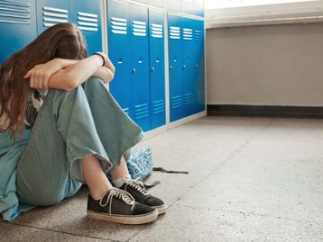 Mãe é condenada a pagar R$ 13 mil por ciberbullying praticado pela filha; veja detalhes