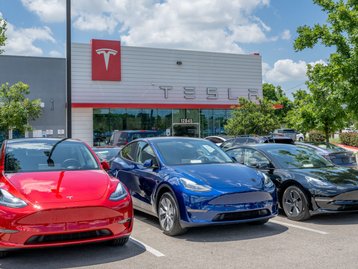 Fábrica da Tesla sofre sabotagem e interrompe atividades na Alemanha