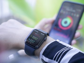 Apple se defende de acusação de monopólio dizendo que tentou parear Apple Watch e Android