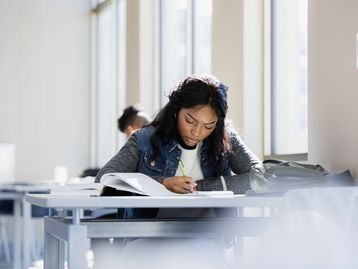Como estudar nos Estados Unidos sem sair do Brasil?