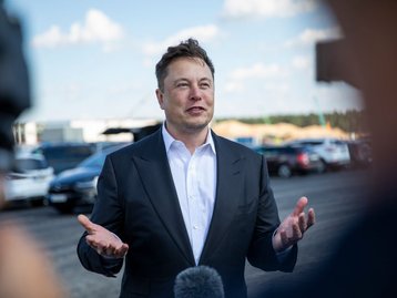 Musk segue ataques contra STF; ministros e governo saem em defesa de Moraes