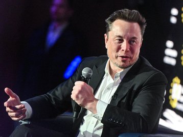 Musk muda previsão e fala em IA mais esperta que humanos já em 2025