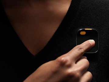 AI Pin: gadget inteligente que projeta tela na mão é detonado em análises; confira