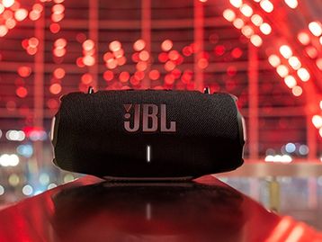 JBL Xtreme 4 com som otimizado por IA e bateria removível chega ao Brasil
