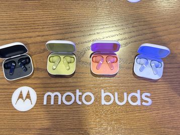 Motorola lança fones sem fio Moto Buds e Buds+ com até 42 horas de bateria e som da Bose