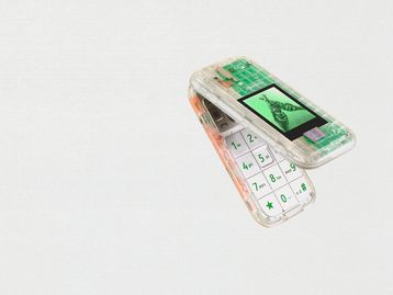 Heineken e HMD apresentam o celular mais 'chato' de todos e que não tem nem internet