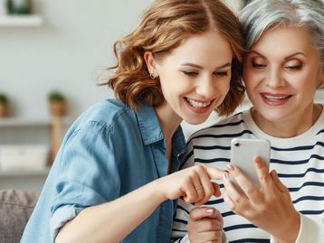 Smartphones para presentear: opções da Samsung, Apple e Motorola com valores a partir de R$ 700