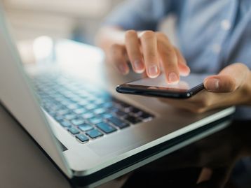 Como colocar foto no teclado do WhatsApp? 