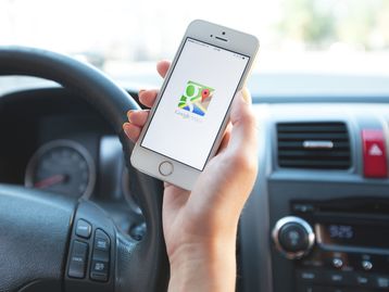 Como usar o Google Maps por voz no Gemini?