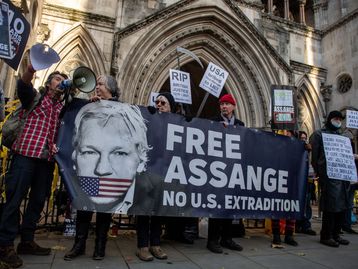 Assange é autorizado a recorrer contra a extradição para os EUA; relembre o caso