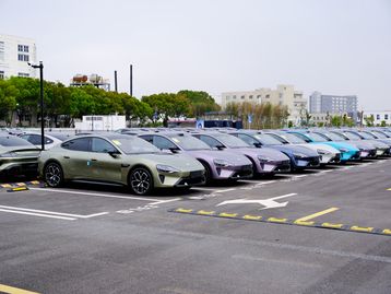 Para lidar com alta demanda do SU7, Xiaomi adota baterias da CATL e BYD