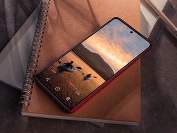 Moto G85 5G aparece com tela curva e novo módulo de câmeras em vazamentos