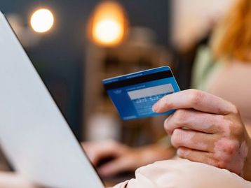 Deputados aprovam imposto de 20% em compras de até US$ 50
