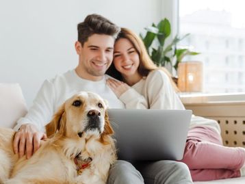Moto G84, Soundbar JBL, Smart TVs e mais com até 41% off no Especial Dia dos Namorados da Casas Bahia