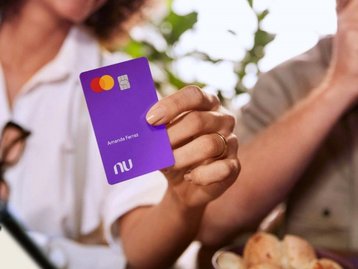 Nubank é 'cancelado' nas redes sociais após post de cofundadora