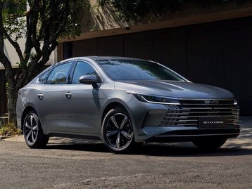BYD King: saiba tudo sobre o novo sedan híbrido lançado no Brasil
