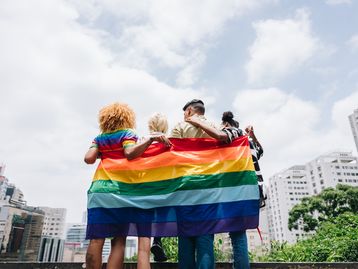 Mês do Orgulho LGBTQIAP+: a importância da representatividade nos negócios