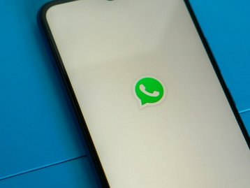 WhatsApp muda a cor do selo de verificação para empresas e canais oficiais
