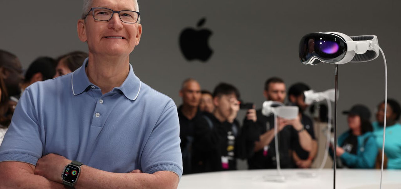 Tim Cook diz que usa o Apple Vision Pro todos os dias