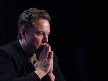 'Ele vai amarelar': Musk diz que aceita lutar contra presidente da Venezuela