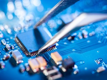 EUA vão exigir que aliados não vendam equipamentos de chips para China; veja o porquê