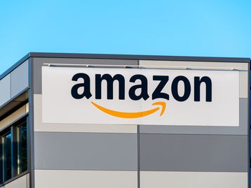 Como a Amazon usa dados para acelerar entregas e reduzir custos?